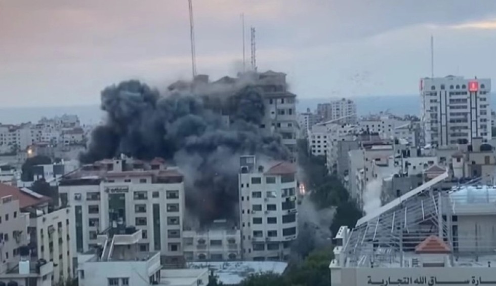 A generic square placeholder image with rounded corners in a figure.