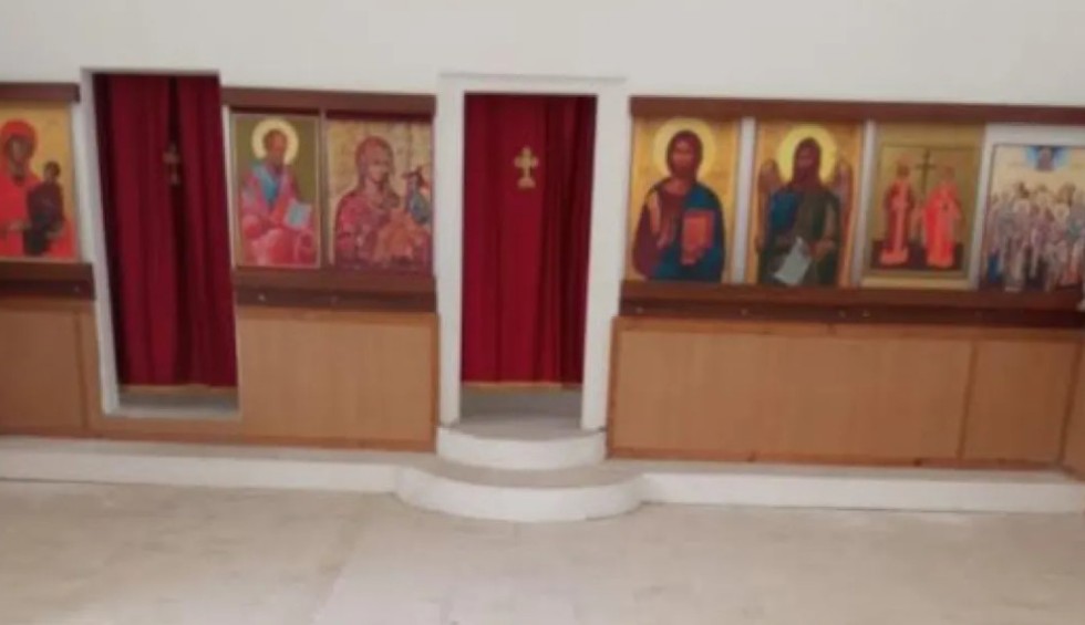 A generic square placeholder image with rounded corners in a figure.