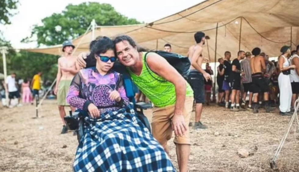 A generic square placeholder image with rounded corners in a figure.