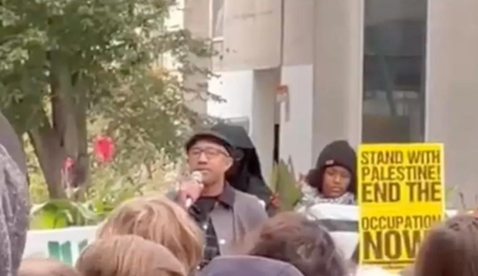 A generic square placeholder image with rounded corners in a figure.