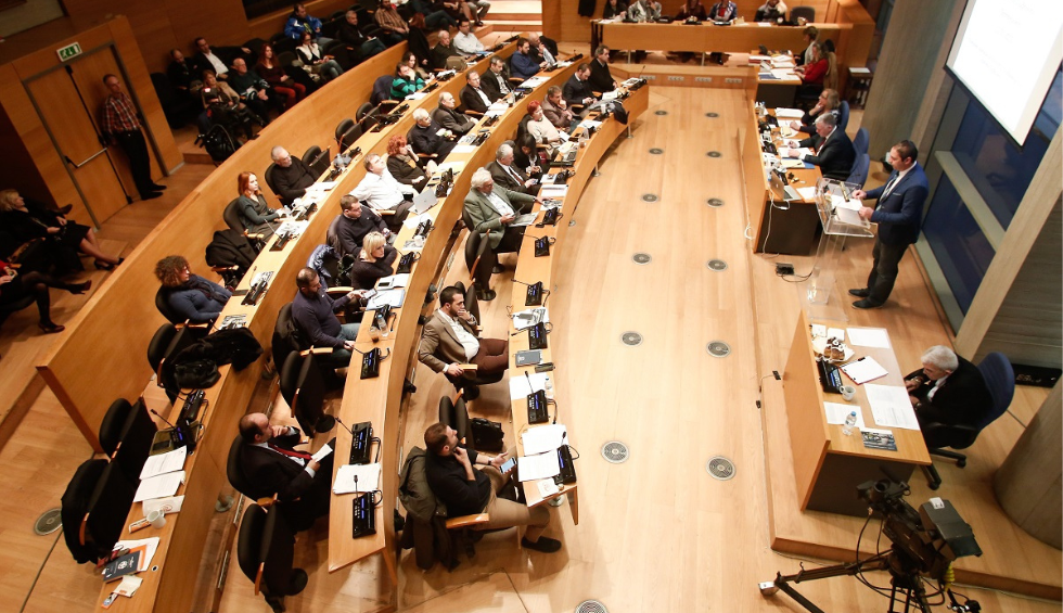 A generic square placeholder image with rounded corners in a figure.