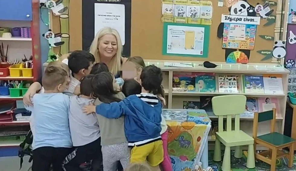 A generic square placeholder image with rounded corners in a figure.