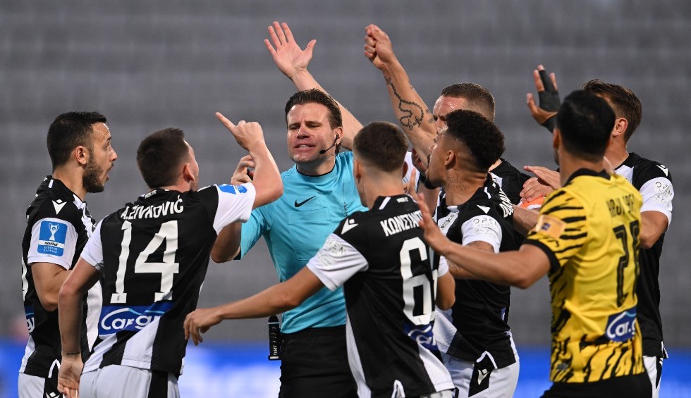 A generic square placeholder image with rounded corners in a figure.