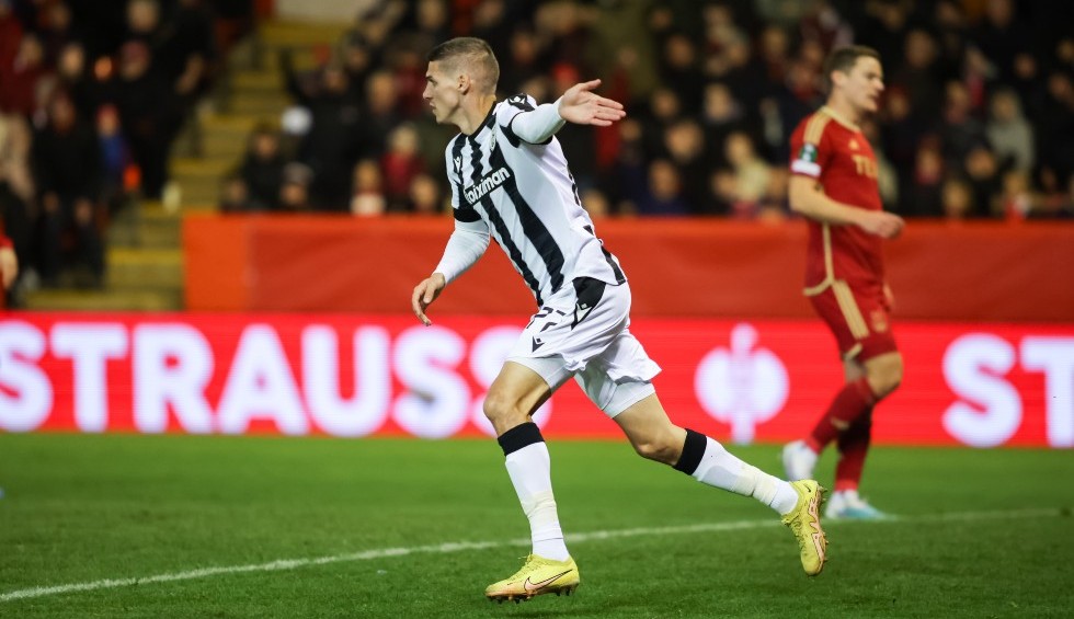 A generic square placeholder image with rounded corners in a figure.