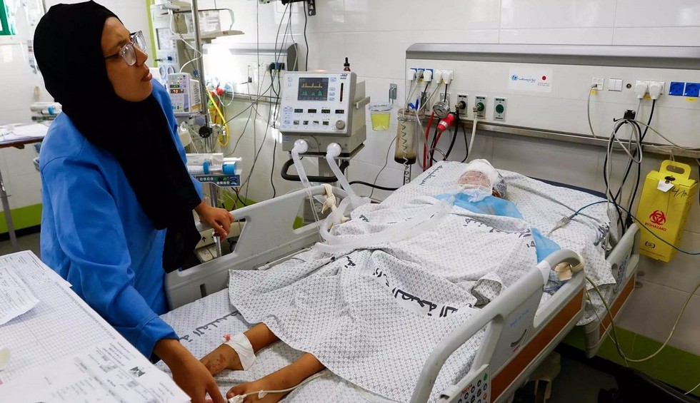 A generic square placeholder image with rounded corners in a figure.