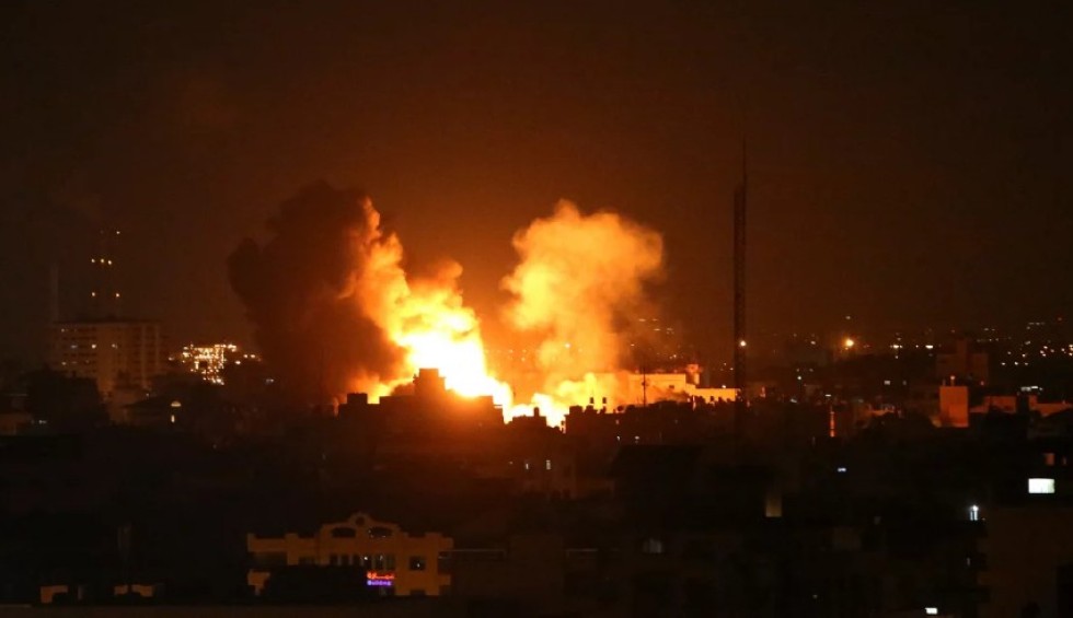 A generic square placeholder image with rounded corners in a figure.