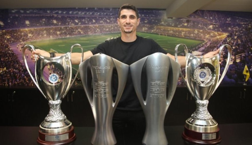 A generic square placeholder image with rounded corners in a figure.