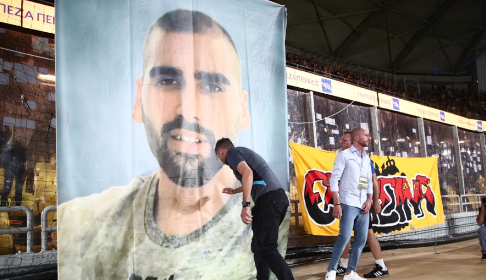 A generic square placeholder image with rounded corners in a figure.