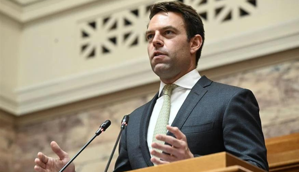 A generic square placeholder image with rounded corners in a figure.