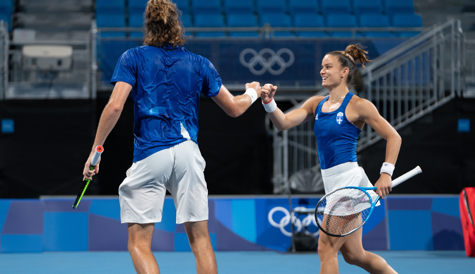 A generic square placeholder image with rounded corners in a figure.