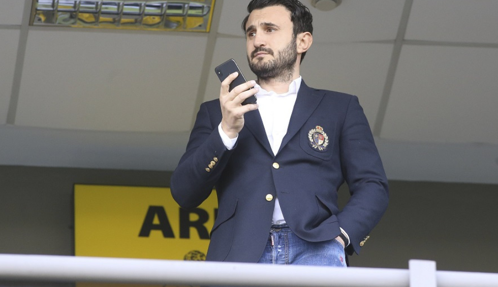 A generic square placeholder image with rounded corners in a figure.