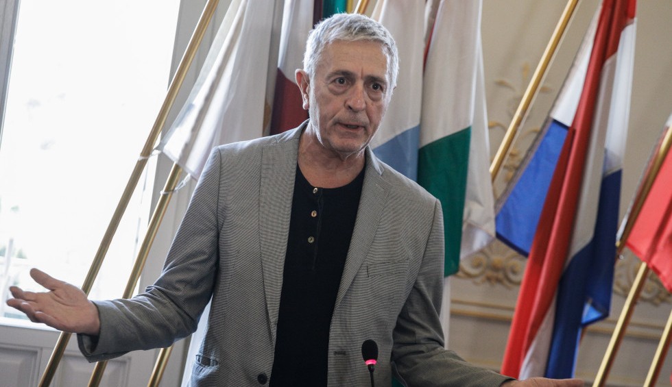 A generic square placeholder image with rounded corners in a figure.