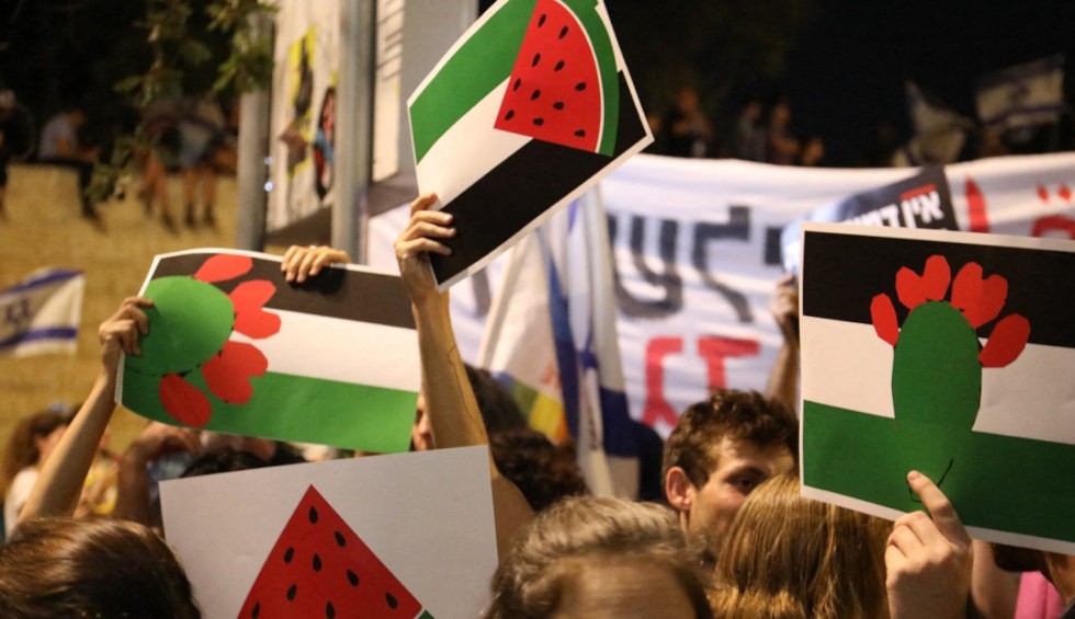 A generic square placeholder image with rounded corners in a figure.