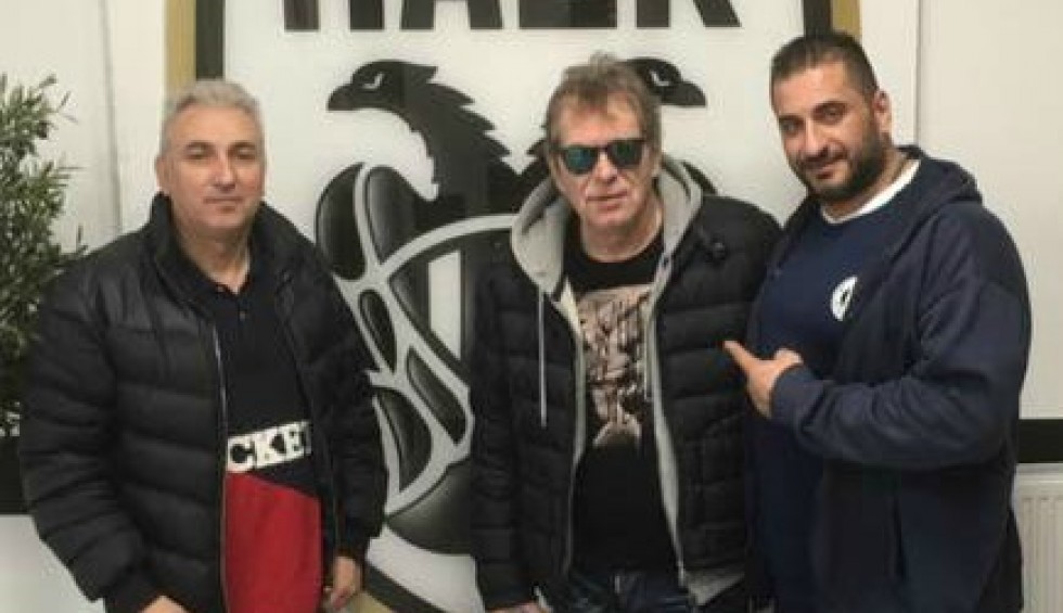 A generic square placeholder image with rounded corners in a figure.