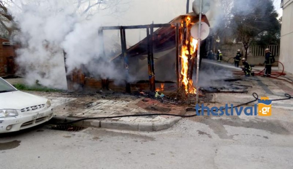 A generic square placeholder image with rounded corners in a figure.