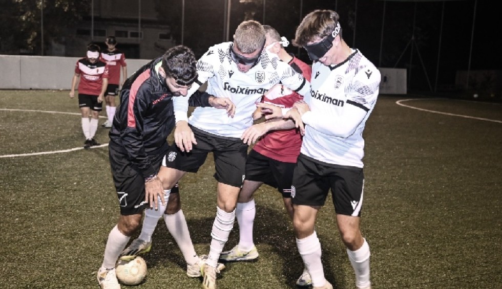 A generic square placeholder image with rounded corners in a figure.