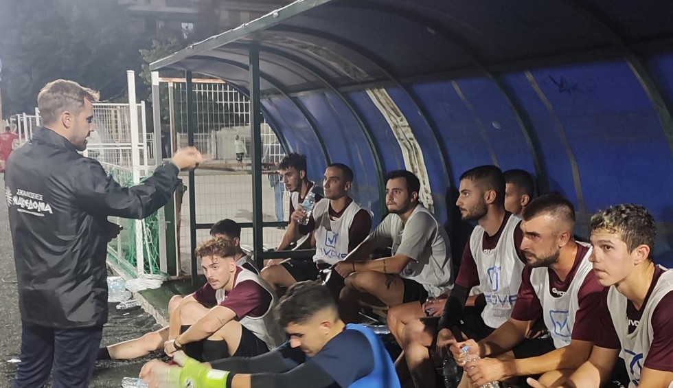 A generic square placeholder image with rounded corners in a figure.