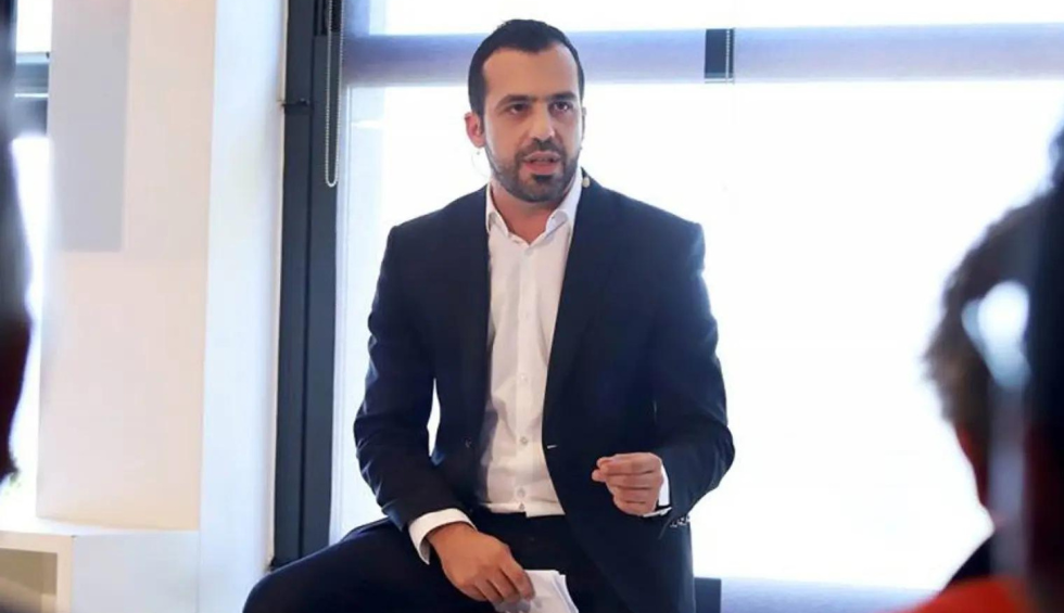 A generic square placeholder image with rounded corners in a figure.