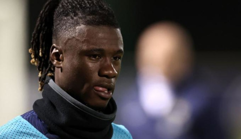 A generic square placeholder image with rounded corners in a figure.