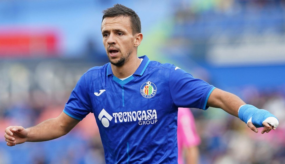 A generic square placeholder image with rounded corners in a figure.