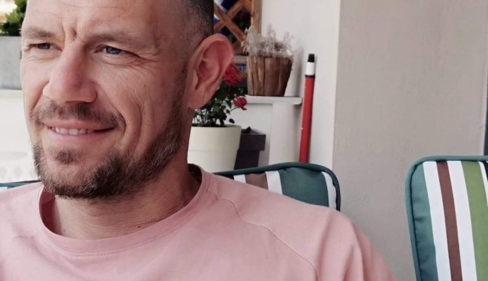 A generic square placeholder image with rounded corners in a figure.