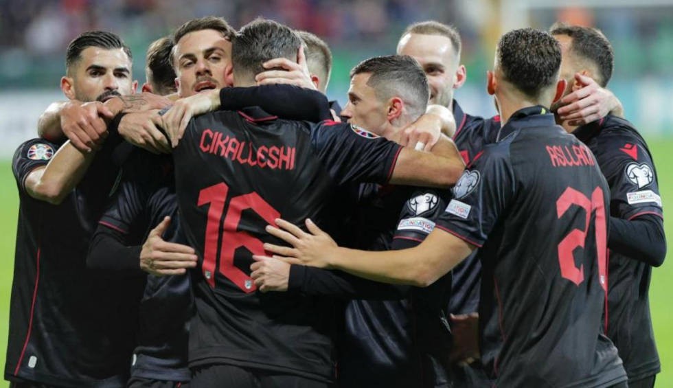 A generic square placeholder image with rounded corners in a figure.