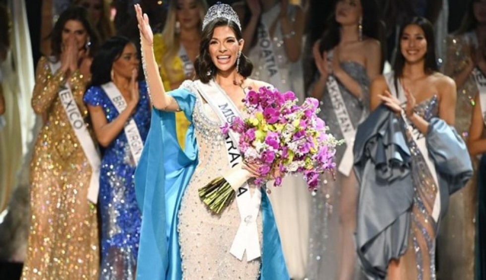 A generic square placeholder image with rounded corners in a figure.