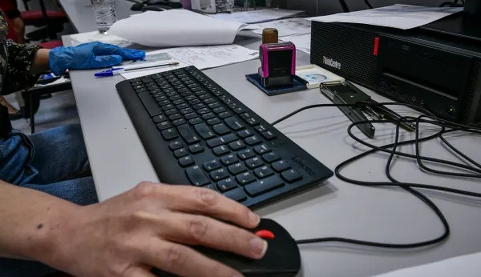 A generic square placeholder image with rounded corners in a figure.