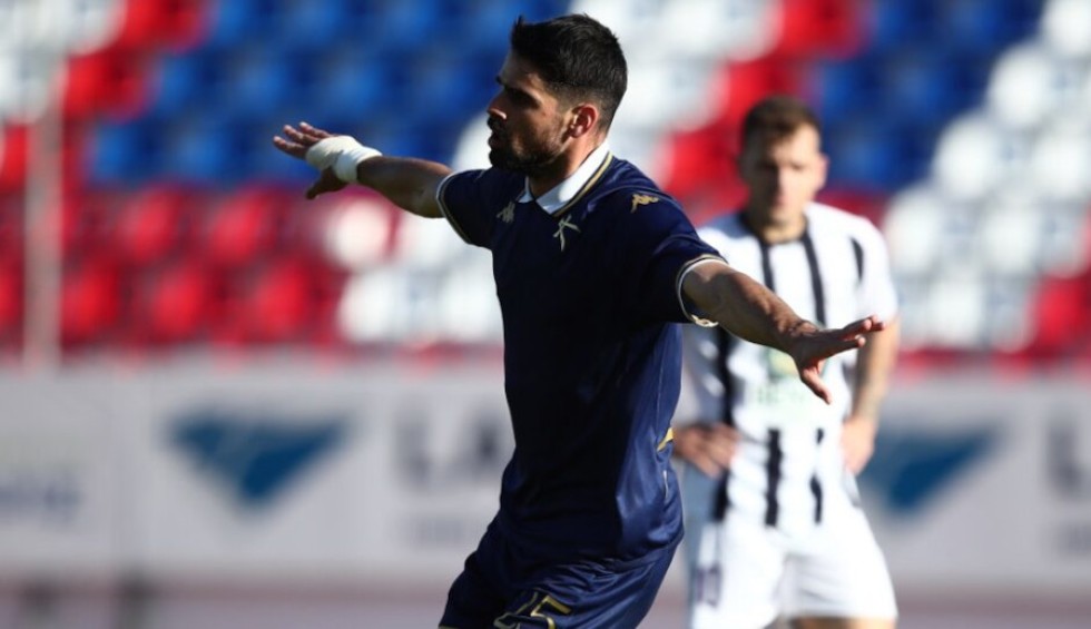 A generic square placeholder image with rounded corners in a figure.