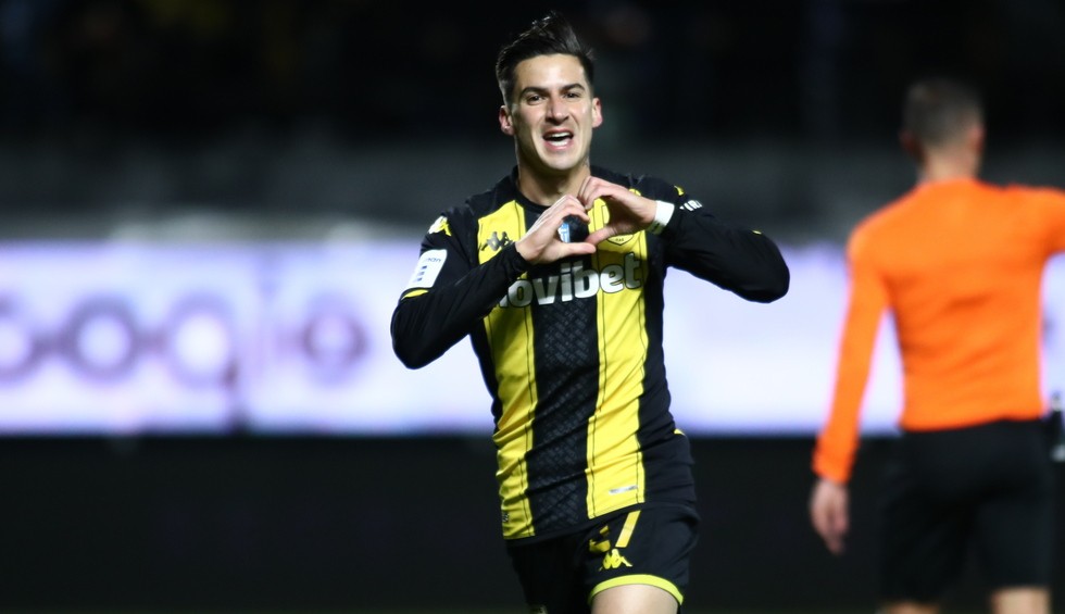 A generic square placeholder image with rounded corners in a figure.