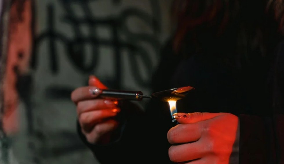 A generic square placeholder image with rounded corners in a figure.