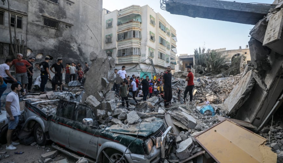 A generic square placeholder image with rounded corners in a figure.