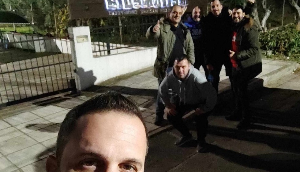 A generic square placeholder image with rounded corners in a figure.