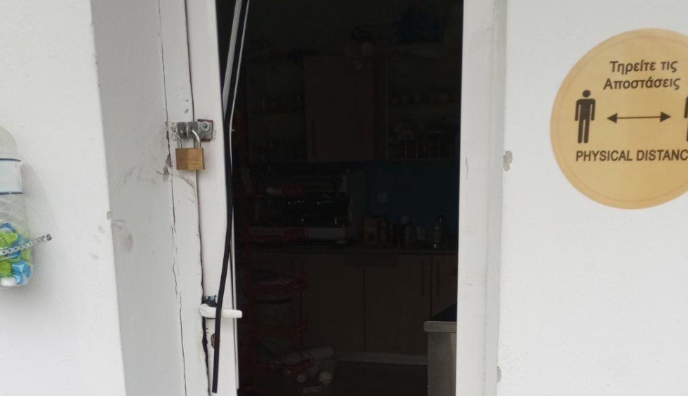 A generic square placeholder image with rounded corners in a figure.