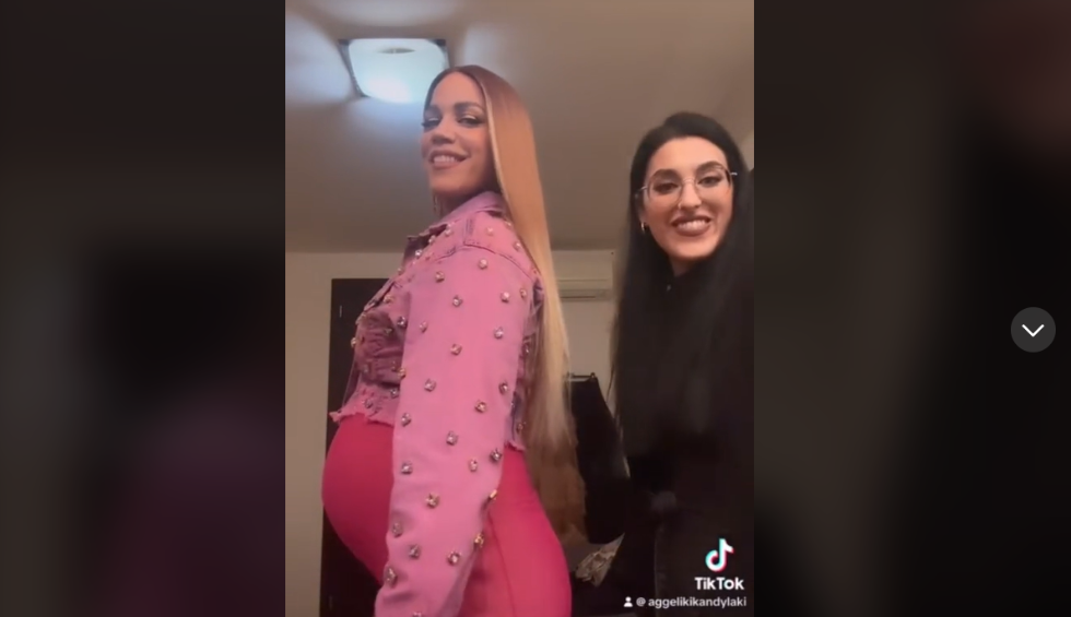 A generic square placeholder image with rounded corners in a figure.