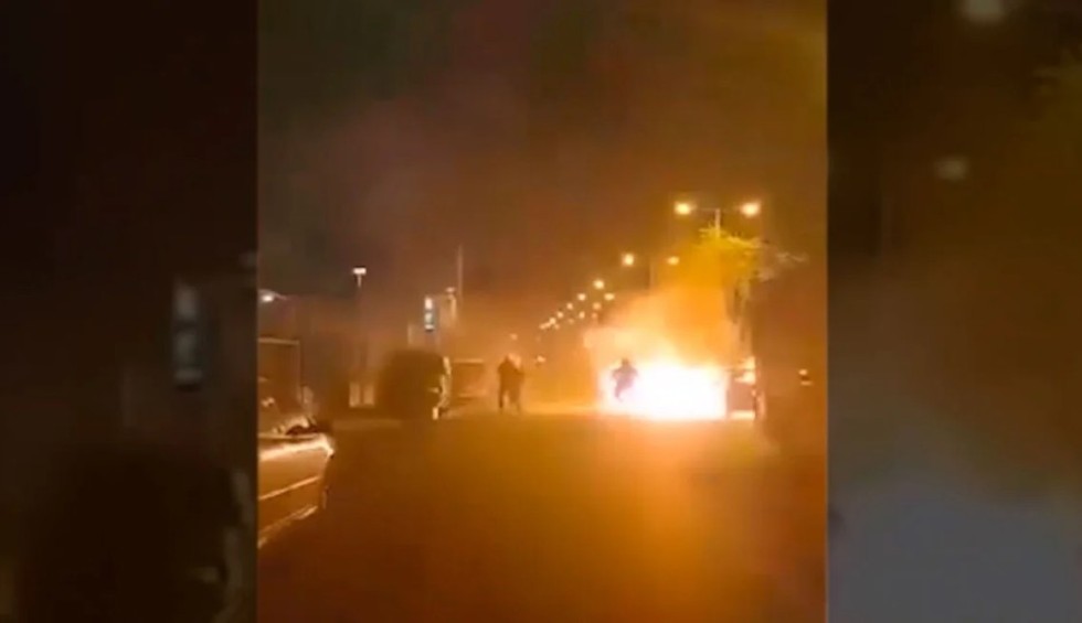 A generic square placeholder image with rounded corners in a figure.