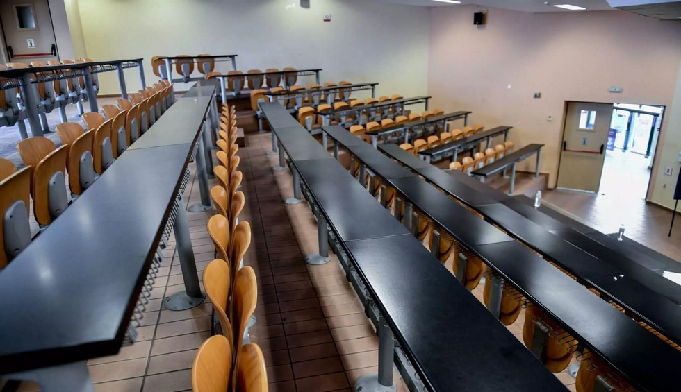 A generic square placeholder image with rounded corners in a figure.