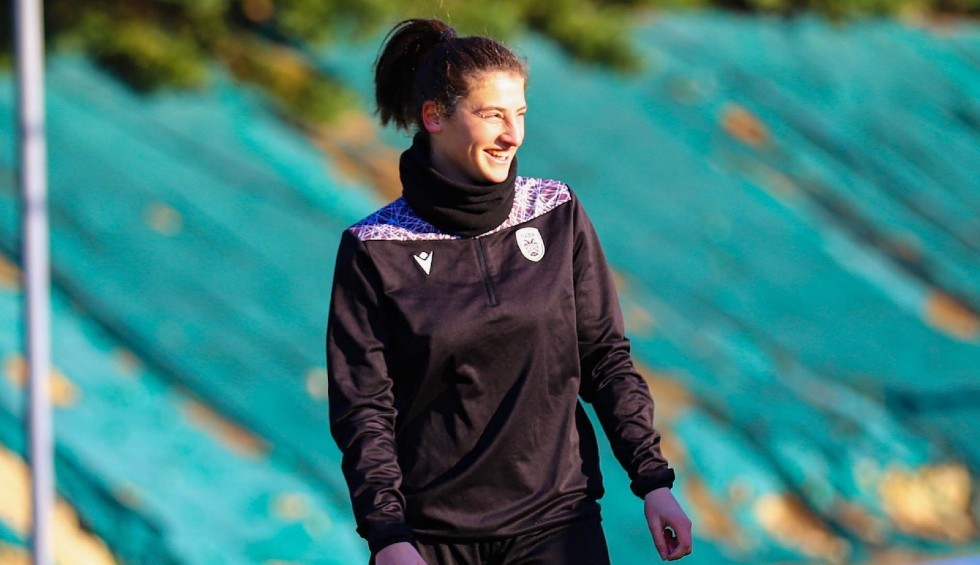 A generic square placeholder image with rounded corners in a figure.