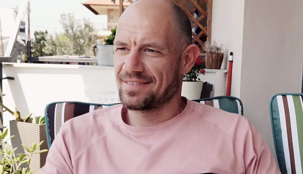 A generic square placeholder image with rounded corners in a figure.