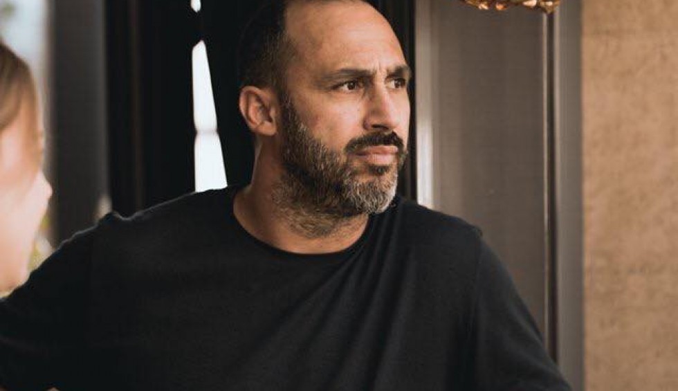 A generic square placeholder image with rounded corners in a figure.