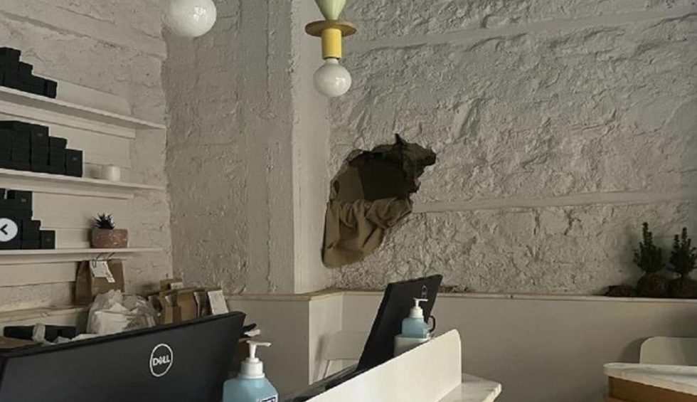 A generic square placeholder image with rounded corners in a figure.