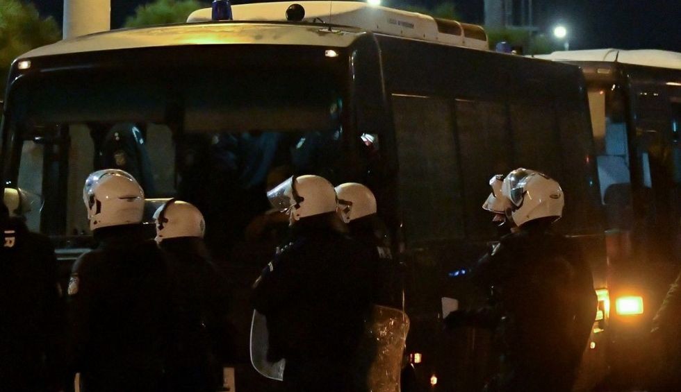 A generic square placeholder image with rounded corners in a figure.