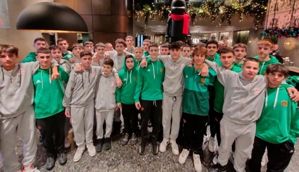 A generic square placeholder image with rounded corners in a figure.