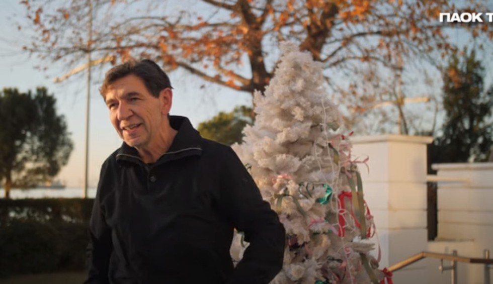 A generic square placeholder image with rounded corners in a figure.