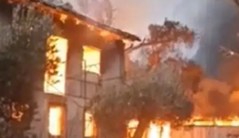 A generic square placeholder image with rounded corners in a figure.