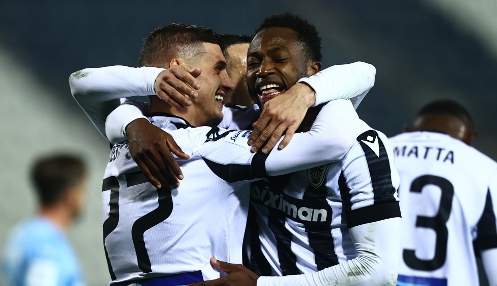 A generic square placeholder image with rounded corners in a figure.