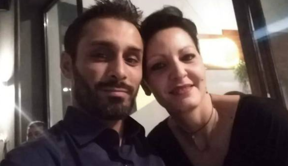 A generic square placeholder image with rounded corners in a figure.