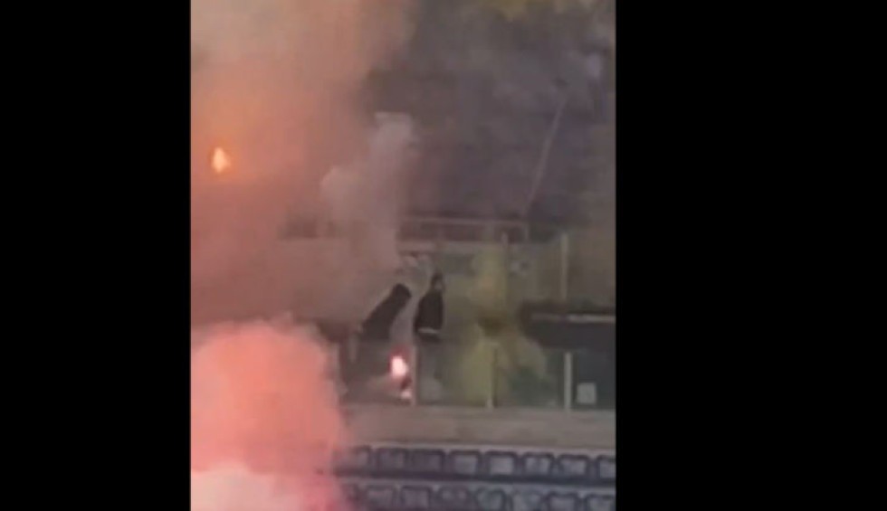 A generic square placeholder image with rounded corners in a figure.