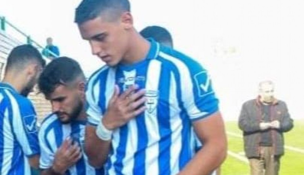 A generic square placeholder image with rounded corners in a figure.