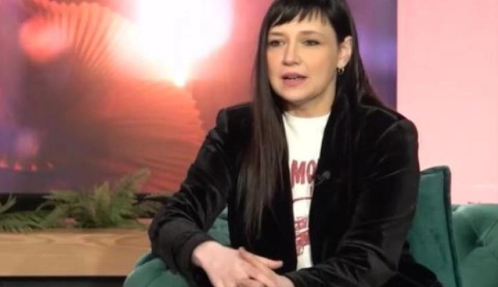 A generic square placeholder image with rounded corners in a figure.